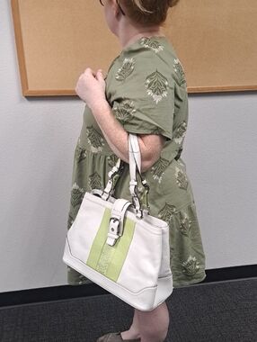 Coach Hampton Off-White Leather Green Stripes Buckle Snap Satchel 2007💚🤍